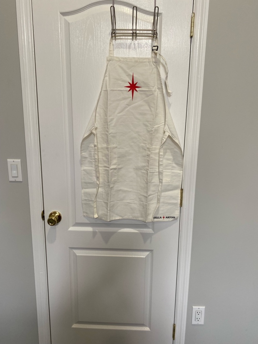 Stellah Cream Apron with Red Star Graphic